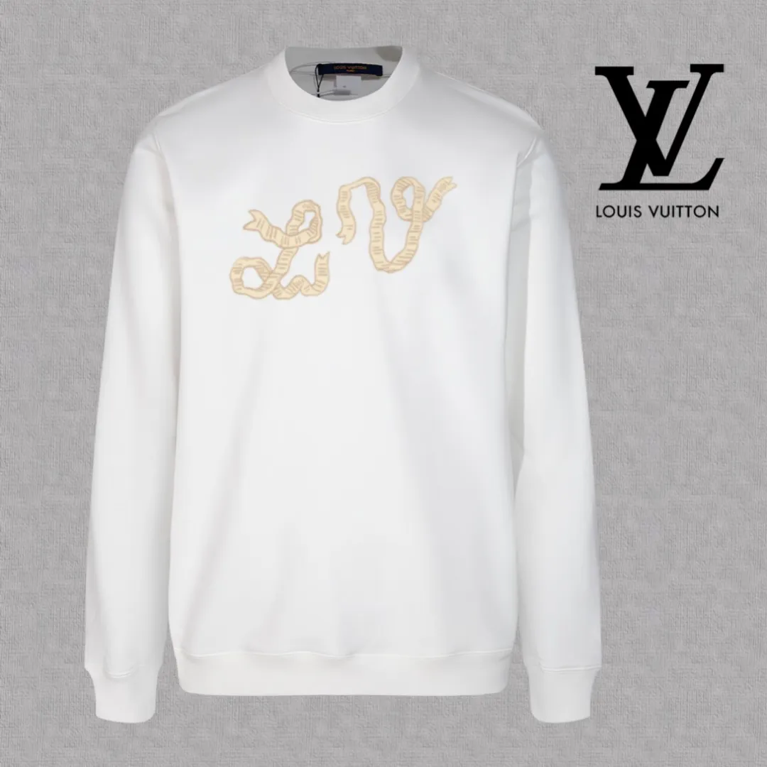 🅿️250 hot style on the shelves🔥❗ 💫〖Louis Vuitton LV〗 Fashionable round neck sweatshirt, casually matched with various styles, it is perfectly handsome😎The whole dress is made of double waistcoats, which makes the whole dress more three-dimensional. Not ordinary factories can do such fine work. The 2025 spring style counters are on sale, exquisite round neck terry sweatshirt, high-end double-strand pure cotton Customized drawstring ribs are dyed in the same vat and are complete with three standards. The chest craftsmanship adopts a simple and elegant pattern on the chest, which is easy to control for any age group! Fit and comfortable! Customized thickened 440g terry sweatshirt fabric, soft and comfortable to the touch, with a three-dimensional shape! 🙌🏻 It’s also very breathable, so it’s a versatile style that can be worn with any outfit! ✔Color: Black White Apricot Size: S M L XL 2XL